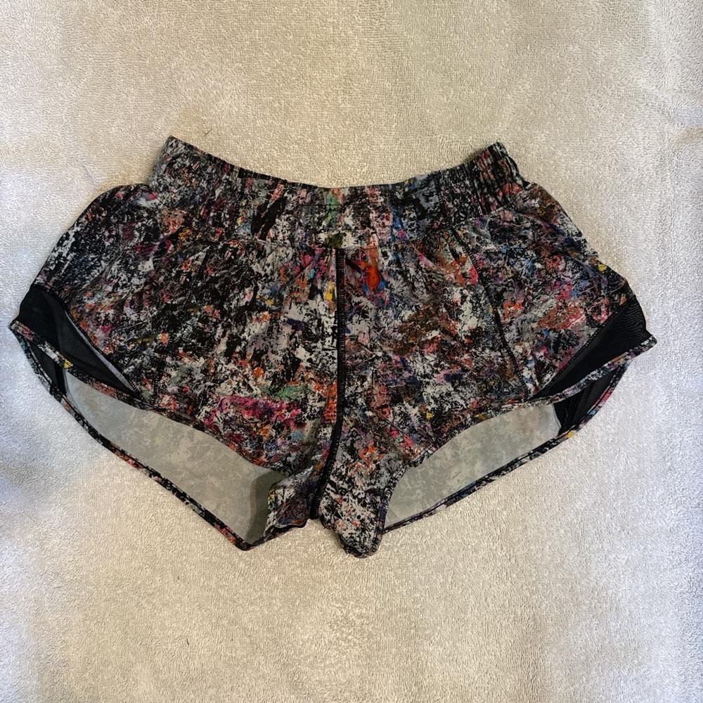 lululemon athletica Hotty Hot 2.5 Size 6 Multicolor Athletic Shorts